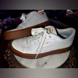 White with tan rubber soles women’s Puma’s size 7.5